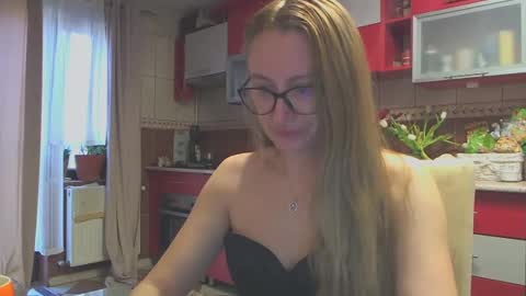 Snapshot of melly_rosey chatting on March 3, 2025, 7:54 am Melly online show from March 3, 2025, 7:54 am