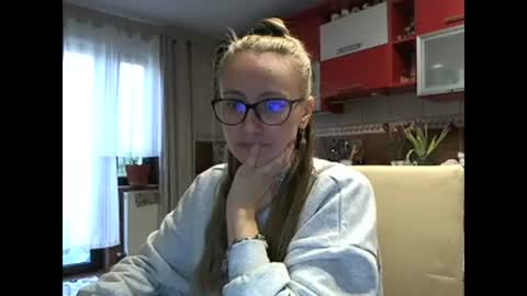 Snapshot of melly_rosey chatting on March 10, 2025, 7:32 am Melly online show from March 10, 2025, 7:32 am