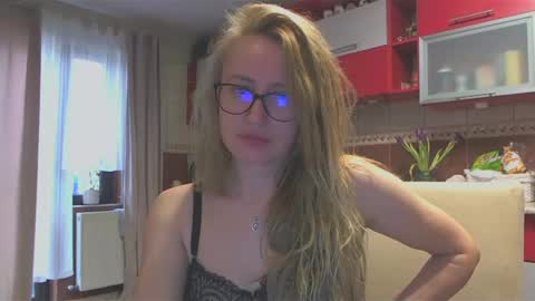 Snapshot of melly_rosey chatting on March 11, 2025, 7:58 am Melly online show from March 11, 2025, 7:58 am