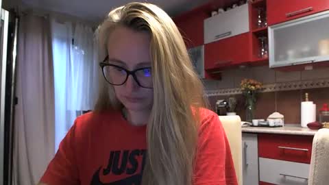 Snapshot of melly_rosey chatting on September 12, 2025, 7:08 am Melly online show from September 12, 2025, 7:08 am