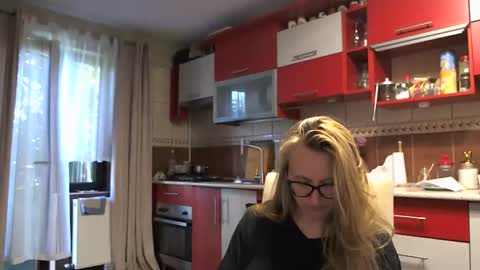 Snapshot of melly_rosey chatting on September 18, 2025, 6:15 am Melly online show from September 18, 2025, 6:15 am