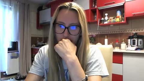 Snapshot of melly_rosey chatting on September 19, 2025, 6:26 am Melly online show from September 19, 2025, 6:26 am