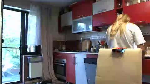 Snapshot of melly_rosey chatting on September 22, 2025, 6:48 am Melly online show from September 22, 2025, 6:48 am