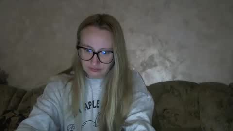 Snapshot of melly_rosey chatting on October 8, 2025, 7:06 am Melly online show from October 8, 2025, 7:06 am