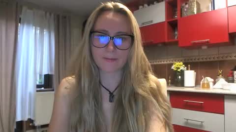 Snapshot of melly_rosey chatting on October 15, 2025, 7:08 am Melly online show from October 15, 2025, 7:08 am
