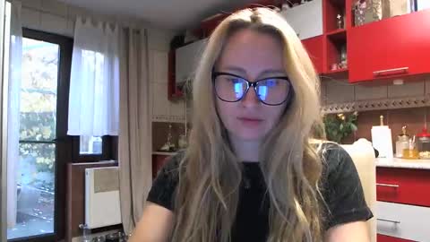 Snapshot of melly_rosey chatting on October 21, 2025, 6:14 am Melly online show from October 21, 2025, 6:14 am