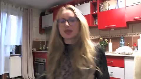 Snapshot of melly_rosey chatting on October 27, 2025, 7:12 am Melly online show from October 27, 2025, 7:12 am