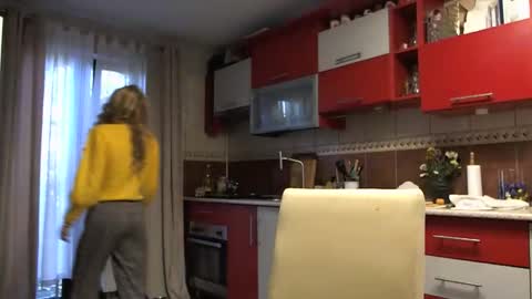 Snapshot of melly_rosey chatting on October 29, 2025, 8:16 am Melly online show from October 29, 2025, 8:16 am