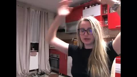 Melly online show from February 13, 2026, 10:50 pm