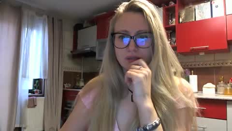 Melly online show from March 4, 2026, 7:03 am