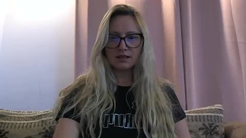Snapshot of melly_rosey chatting on July 8, 2026, 6:07 am Melly online show from July 8, 2026, 6:07 am