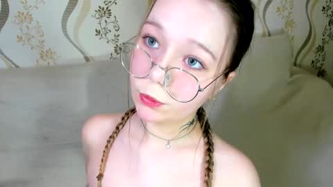 MelMooon online show from January 13, 2026, 12:05 am