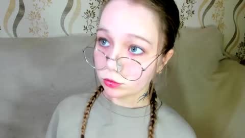 MelMooon online show from January 18, 2026, 9:18 pm