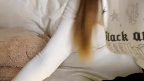 MelMooon online show from March 16, 2026, 11:20 pm