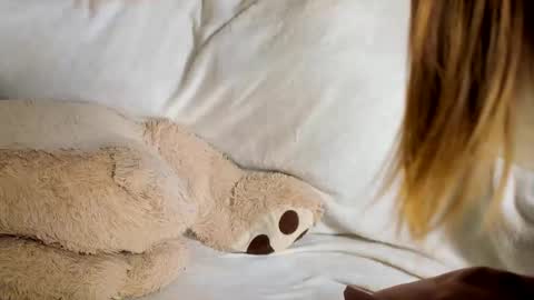 MelMooon online show from March 20, 2026, 8:57 pm