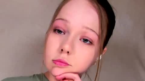 Snapshot of melmooon chatting on June 10, 2026, 7:57 pm MelMooon online show from June 10, 2026, 7:57 pm