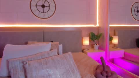 Melody online show from December 16, 2025, 3:44 am