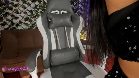 melody_cute10 online show from February 8, 2025, 1:44 pm