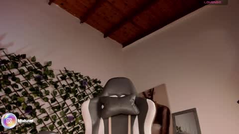 melody_cute10 online show from February 22, 2025, 4:51 pm