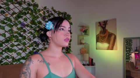 melody_cute10 online show from May 18, 2026, 1:39 pm
