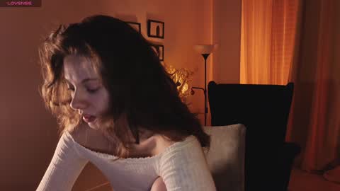 Snapshot of melodykey_x chatting on December 16, 2024, 3:43 pm melody online show from December 16, 2024, 3:43 pm