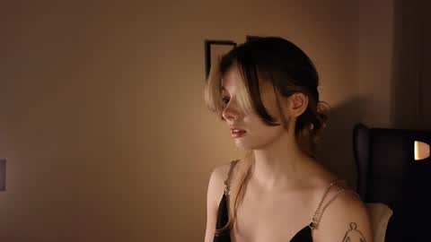 Snapshot of melodykey_x chatting on January 28, 2025, 2:42 pm melody online show from January 28, 2025, 2:42 pm