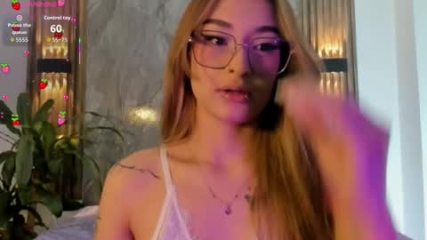 melodylanee online show from December 23, 2025, 10:57 am