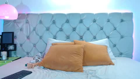 Snapshot of melodymansson chatting on December 28, 2024, 6:08 pm Luisa Castro online show from December 28, 2024, 6:08 pm