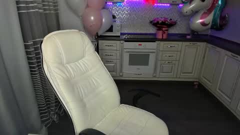 Snapshot of melodyoflovee chatting on January 20, 2025, 6:42 am Kaylie online show from January 20, 2025, 6:42 am