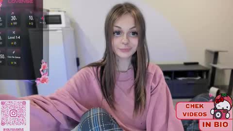 Snapshot of melonipinkbb chatting on March 4, 2025, 10:24 am MELONI online show from March 4, 2025, 10:24 am