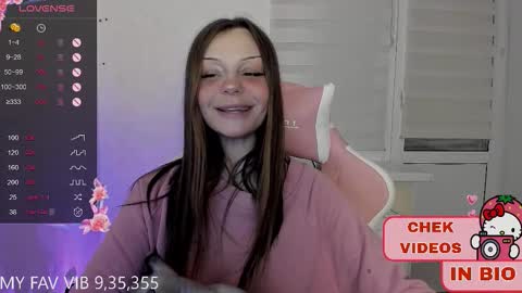 Snapshot of melonipinkbb chatting on October 18, 2025, 3:35 pm MELONI online show from October 18, 2025, 3:35 pm