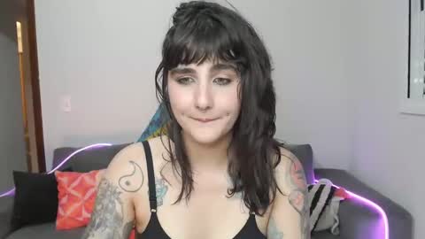 Snapshot of melunderline_ chatting on January 24, 2025, 11:45 pm Mel online show from January 24, 2025, 11:45 pm