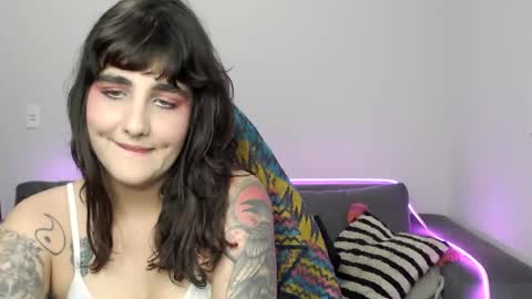 Snapshot of melunderline_ chatting on February 4, 2025, 7:44 pm Mel online show from February 4, 2025, 7:44 pm