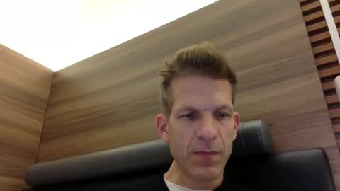 Snapshot of men2024again chatting on October 26, 2025, 12:22 pm Andres online show from October 26, 2025, 12:22 pm