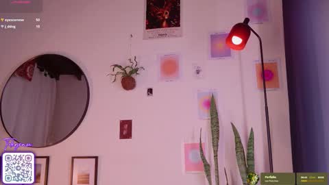 Snapshot of menasaurio_ chatting on October 17, 2025, 9:50 pm Mena  Help me reach 700 thumbs up online show from October 17, 2025, 9:50 pm