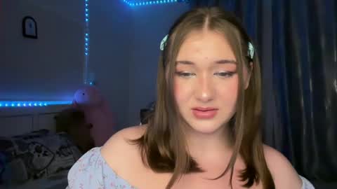 Snapshot of meow_claws chatting on July 10, 2026, 6:32 pm Kitten online show from July 10, 2026, 6:32 pm