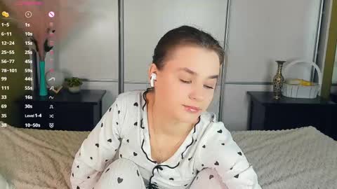 Julie online show from April 11, 2026, 7:45 am