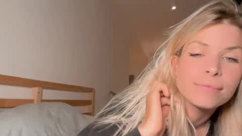 mer_kel online show from May 5, 2026, 10:18 pm
