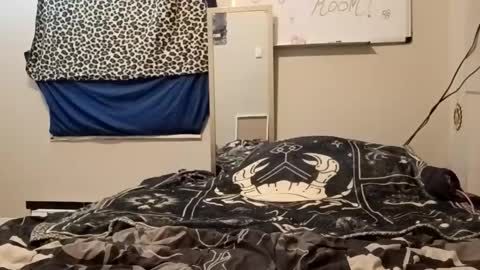 mercedesmakesyoucum6999 online show from May 12, 2026, 3:03 am