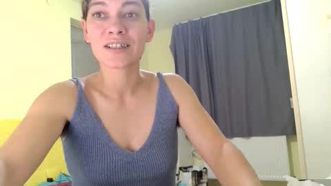 Snapshot of merciylove chatting on November 12, 2025, 2:17 pm Miss Helena online show from November 12, 2025, 2:17 pm