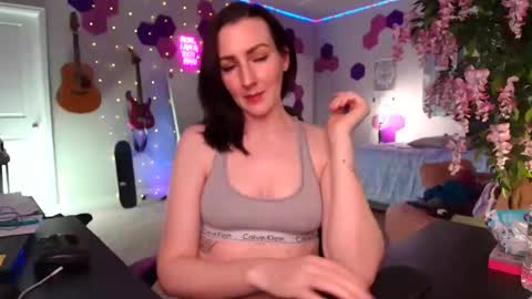 Meredith Bae online show from April 14, 2026, 1:22 am