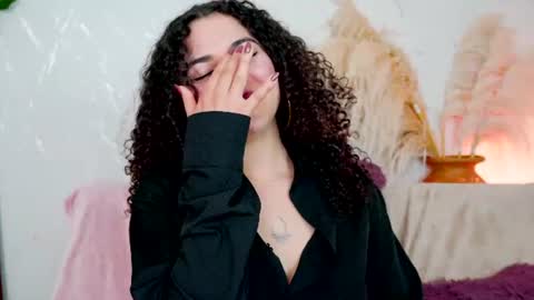 Merida Bell online show from July 3, 2026, 12:28 am