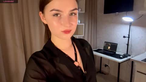 Rina online show from November 19, 2025, 8:09 pm