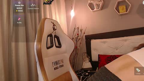 meriiiidaa online show from November 12, 2025, 3:18 am