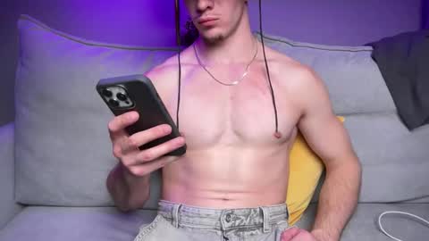 Snapshot of merlin07299 chatting on October 4, 2025, 12:19 am merlin07299 online show from October 4, 2025, 12:19 am