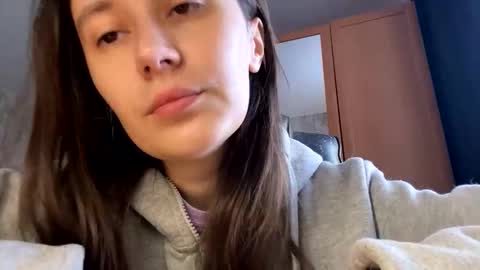 Jessica online show from November 15, 2025, 8:33 am