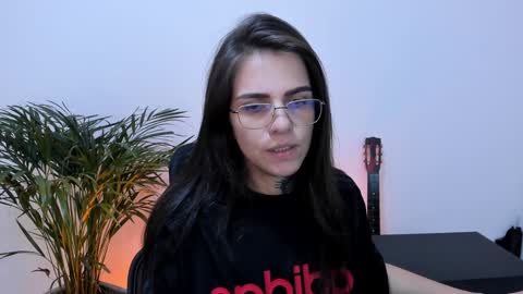 Snapshot of meurief chatting on January 2, 2025, 7:01 am Meurif online show from January 2, 2025, 7:01 am