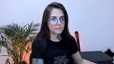 Snapshot of meurief chatting on March 5, 2025, 10:11 am Meurif online show from March 5, 2025, 10:11 am