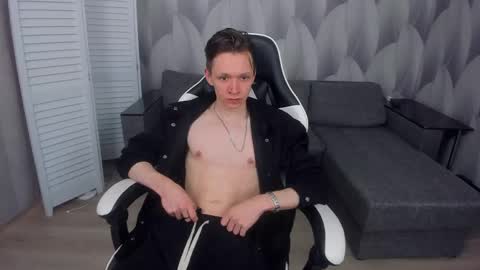 MEVERIK OUSHEN online show from April 18, 2026, 5:44 am