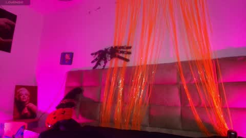 Emi online show from October 15, 2025, 7:25 pm